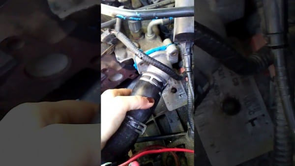 Changing Thermostat On A 2002 Ford Taurus 3 0 L V6 Ohv