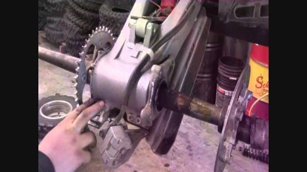 How To Remove The Rear Axle On A Honda Trx 400 Ex (sport Quad