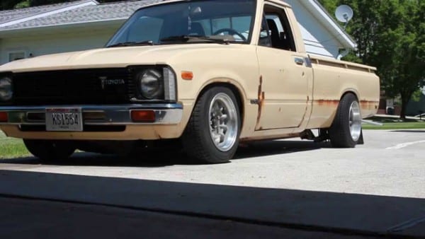 Stanced 81 Toyota Pickup Hilux No Exhaust Cold Start Idle