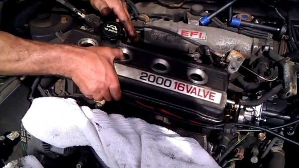 How To Install Replace A Valve Cover Gasket On A 1989 Toyota Camry