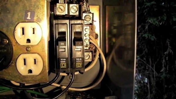 How To  Replace A Circuit Breaker On An Rv Power Pedestal