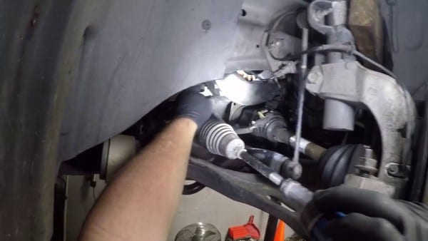 06 Ford 500 Alternator Replacement Video