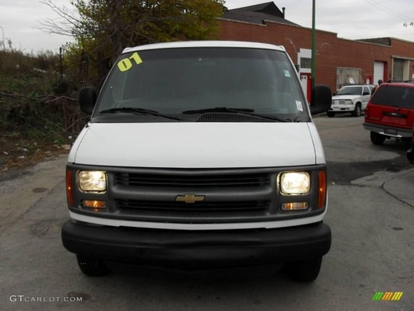 2001 White Chevrolet Express 2500 Cargo Van  21390713