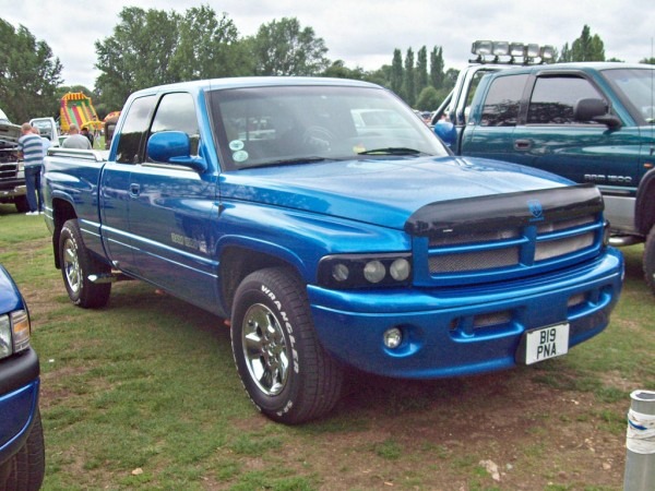 302 Dodge Ram 1500 Truck (2nd Gen) (2001)