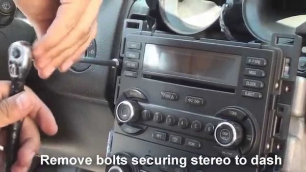 Remove Factory Stereo G6 2005