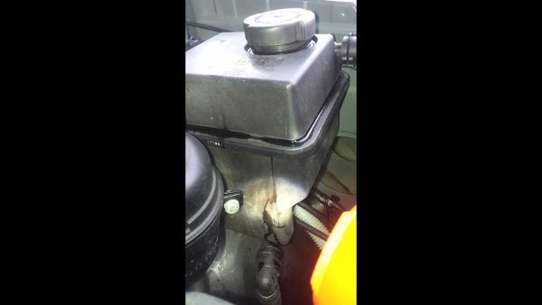 Range Rover L322 Radiator Expansion Tank Cracked