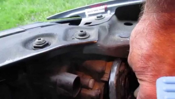 How To Change A Headlight Bulb In A Vw Jetta