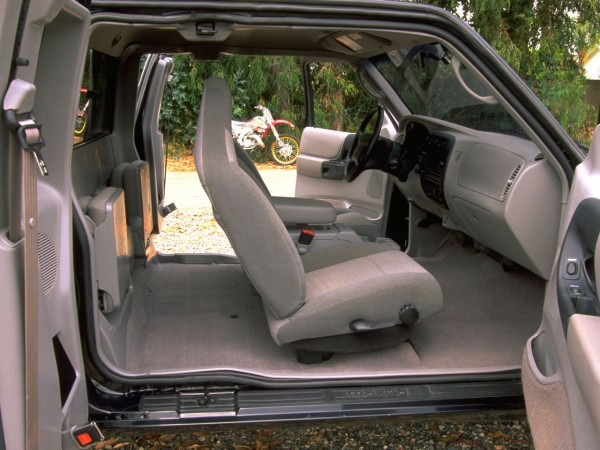 Interior 1998â2001 Mazda B4000 [north America] '1997â2001