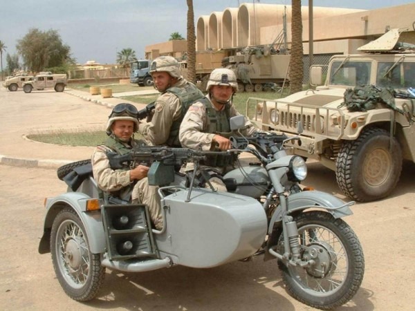 U S  Army Fellas Trying Out Russian Ural Motorcycle In Iraq, Date