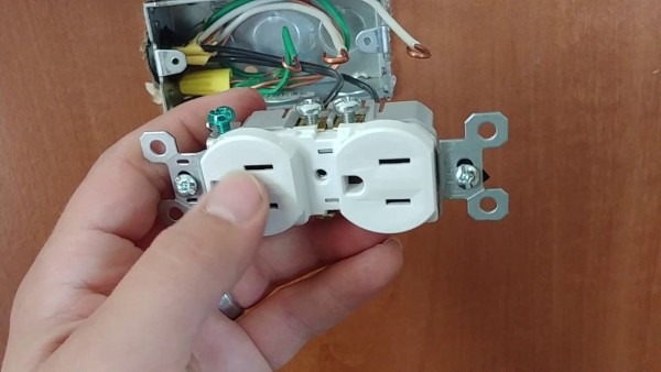 How To Split Wire An Outlet Or Receptacle