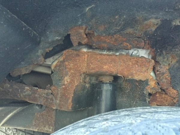 2005 Mazda Tribute Wheel Well Area Completely Rusted Out  25