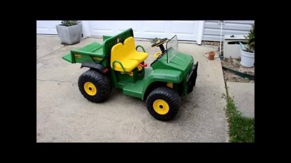 John Deere Gator Charging And Changing The Battery Peg Perego