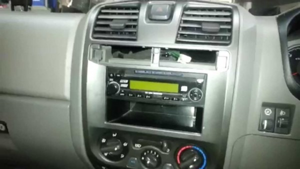 How To Remove A Holden Colorado   Rodeo Radio