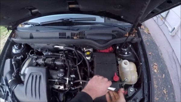 How To  Chevrolet Cobalt Thermostat Replacement
