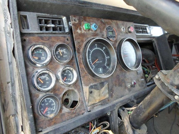 Kenworth W900 Instrument Cluster For A 2002 Kenworth T600 For Sale