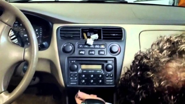How To Remove A Radio In A 2000 Honda Accord