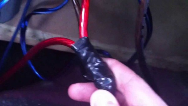 How To  Wire Two Amps From One Power Wire