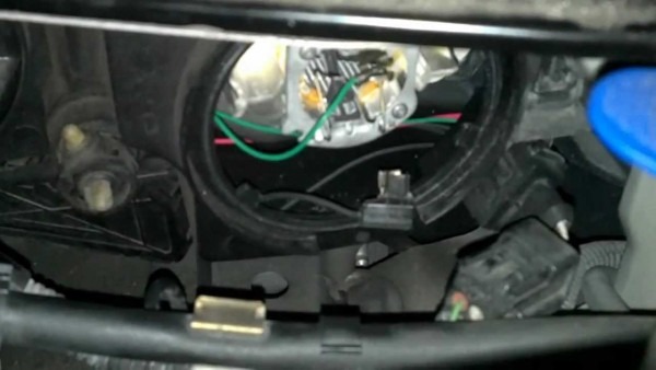 How To Replace A Volvo S80 2003 Low Beam Bulb