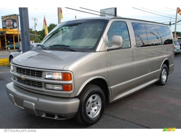 2001 Chevrolet Express Photos, Informations, Articles