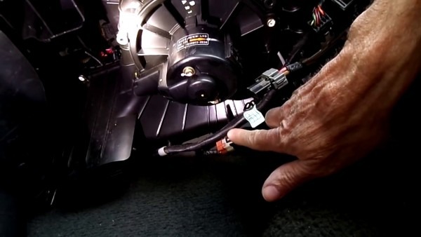 Kia Sportage Blower Motor Removal